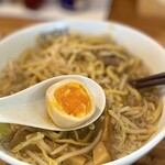 ラーメン ろたす - 味玉はトロトロです。