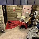 The Bar Al Capone - 1階から見たお店入口
