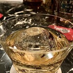 The Bar Al Capone - 「シーバスリーガルミズナラ」の丸氷アップ…