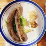 Prost Sausage & Kunsei Bar Okinawa umikaji terasu ten - Assorted Platter of 2 Types of Sausages – Shot from Above!
                      (Right) Japan – Shiso Wurst
                      (Left) Italy – Salsiccia