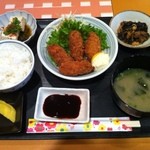 居酒屋・もつ鍋湯築屋 - ランパス利用500円カキフライ定食。