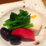 お通し：里芋、人参、黒豆