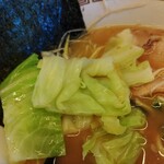 家系ラーメン 佐々喜家 - キャベツ投下