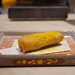 Sushi Nikko - ◆海老芋とあん肝の春巻き
                        お出汁で炊いた海老芋とあん肝、さらにブルーチーズを忍ばせて。 自家製のカラスミをたっぷり散らした魅惑のフォルム。