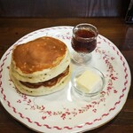 ブラウン喫茶 デルコッファー - ホットケーキ（850円）はイマイチ