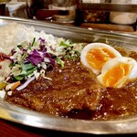 ポークビンダルー食べる副大統領 - 旨みが溶け込んだカレー