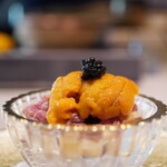 Sushi Nikko - 雲丹のクリアな旨みに和牛の力強い味わいを味噌のコクが融合させ、乗せたキャビアのえんみで味のバランスを整える。