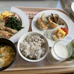 Baikingu resutoran berufasado - 朝食はバイキングスタイル♪ご当地（浜松餃子、茶うどん、シラスetc）あります。