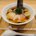 らぁ麺 飯田商店 - わんたん入り醤油らぁ麺:ピーン！と立った海苔()