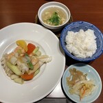 百日紅 - 料理写真:海の幸の炒め物　ゆず風味1,500円