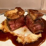 Cafe&Bistro For Yu - 高森和牛とフォアグラのロッシーニ(断面)