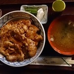 新屋 - 焼鳥丼