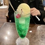 喫茶ビクトリヤ - クリームソーダ¥800