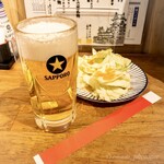 234574911 - まずは生ビールから。赤いリストバンドが飲み放題の証です。