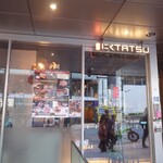 Oumiushi Yakiniku Niku Tatsu - ガラス張りのお店が店内入ると個室の多い落ち着いたお店でした！