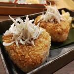 小田原アジフライセンター 磯のや - 魚屋の焼きおにぎり（2個）715円