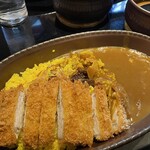 Bisutoro Kirakutei - 壷焼きカレーをかけました