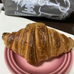 タイショウヤ ブーランジェリー - 料理写真:発酵バター　クロワッサン