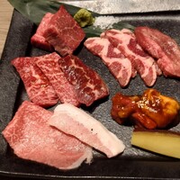 近江うし焼肉 にくTATSU 渋谷店 - にくTATHUおまかせセット　部位もいろいろ♪