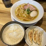 土浦麺処 龍乃舞 - 味玉・醬油　半ライス餃子3セット