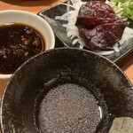 Yamato Sakaba Hinomaru Ya - ソースは2種類（醤油とおろし大根、塩胡麻油）