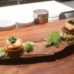 IZA - 赤イカとキャビアのタルト