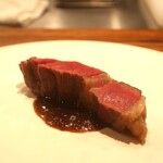 IZA - 極黒牛肩ロースのステーキアップ