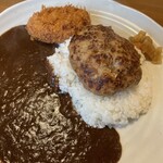 カレー オハナ - ハンバーグカレーにコロッケをトッピング