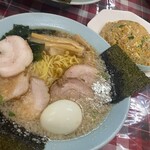 ラーメンショップ 椿 - チャーシュー麺に炒飯