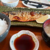 Nanaya - 鯖の塩焼き定食（￥860税込み）お惣菜／サラダ／スープバイキング付き。ライスもあります。