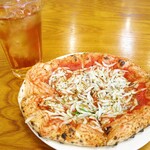 PizzeriaTrattoriaDaPeGONZO - しらすのマリナーラ1400円税込ｗ　アイスティー250円税込ｗ