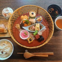 韻松亭 - 花籠御膳（雪）2300円