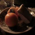 エスプリモダン めろん - お通し（柿、金柑、チーズ）