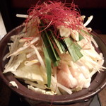 居肴家 一楽 - もつ鍋（塩）　750円　<超拡大>（2014.01.04）