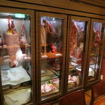 ラ・ブーシェリー・デュ・ブッパ - 吊るされた肉！肉！肉！2