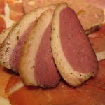 ラ・ブーシェリー・デュ・ブッパ - シャルキュトリー盛合せ：パテ・ド・カンパーニュ、鴨の胸肉スモーク、牛ハツ、牛サラミ、黒豚のもも肉ハム、自家製生ハム、仏・バイヨンヌ産生ハム2