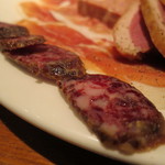 ラ・ブーシェリー・デュ・ブッパ - シャルキュトリー盛合せ：パテ・ド・カンパーニュ、鴨の胸肉スモーク、牛ハツ、牛サラミ、黒豚のもも肉ハム、自家製生ハム、仏・バイヨンヌ産生ハム1