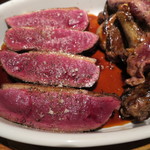 新潟県産 網採り青首鴨の炭火焼き、牛蒡の赤ワイン煮、葱のブレゼと共に1