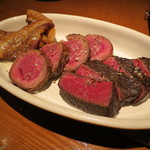 ラ・ブーシェリー・デュ・ブッパ - 炭火焼き盛合せ：伊豆天城産黒豚のバラ、蝦夷鹿、国産牛4