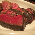 ラ・ブーシェリー・デュ・ブッパ - 炭火焼き盛合せ：伊豆天城産黒豚のバラ、蝦夷鹿、国産牛1