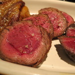 ラ・ブーシェリー・デュ・ブッパ - 炭火焼き盛合せ：伊豆天城産黒豚のバラ、蝦夷鹿、国産牛2