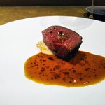 シャテーニュ - 鹿のロースト　トリュフとマッシュルームとマデラ酒のソース