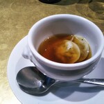 シャテーニュ - ラヴィオリを浮かべたコンソメスープ