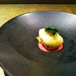 シャテーニュ - ボラの白子のベニエ　ビーツとマヨネーズのソース