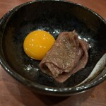 赤坂 みすじ - 焼きすきと卵黄。映えます。