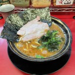 豚骨醤油ラーメン 王道家 - 