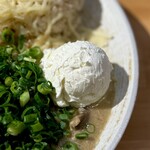 吉田カレー  - きのことチキンのクリームシチュー 大・グリエールチーズ・クリームチーズ・豚ハーフ・ルー増し