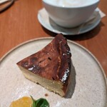 ロイヤルガーデンカフェ - バスクチーズ、カフェ・ラ・テ