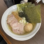 麺匠 もみじ - 料理写真:もみじのしおラーメン 950円