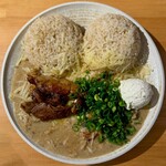吉田カレー  - きのことチキンのクリームシチュー 大・グリエールチーズ・クリームチーズ・豚ハーフ・ルー増し